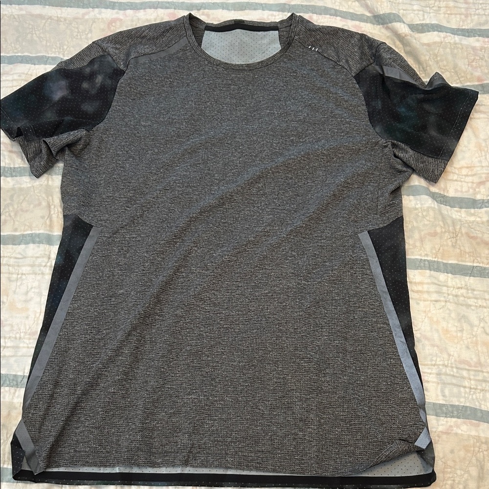 lululemon athletica Charcoal and Black Short Sleeve Tee